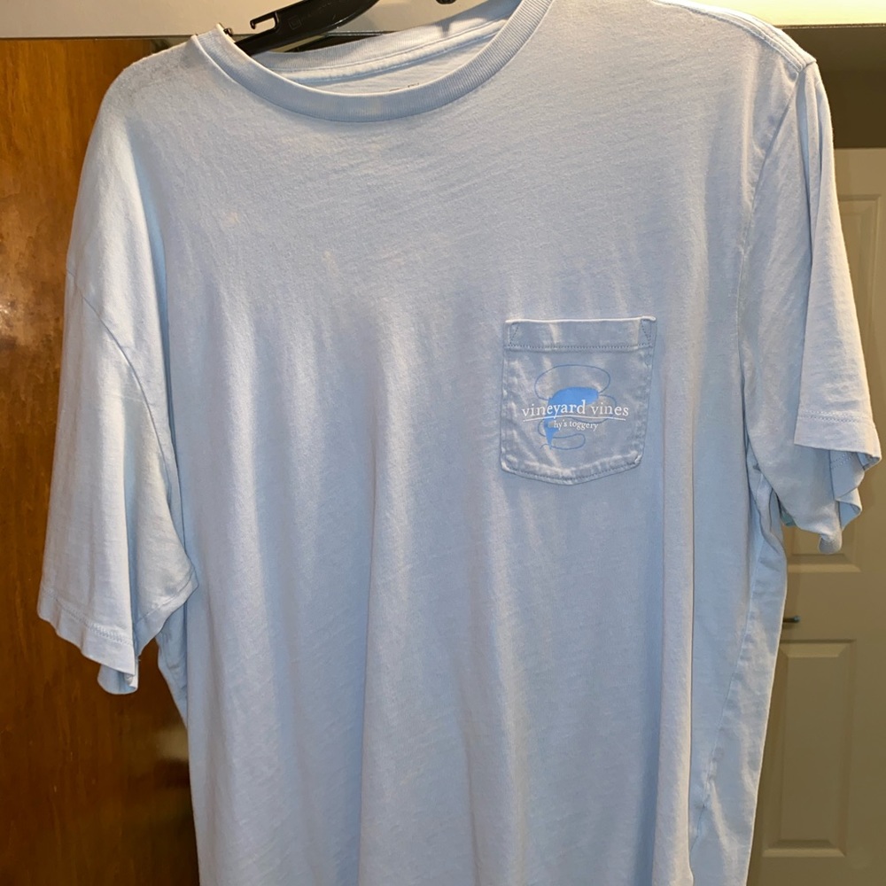 Vineyard vines t shirt